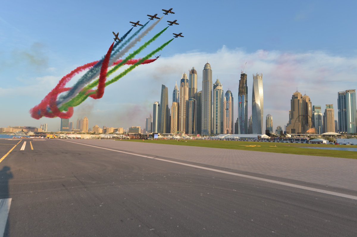 gang_uae's tweet photo. 🔴🔴🔴 عــــــــاجــــــــل :

الإمارات تحلق في سماء بريطانيا لإبهار الجماهير ..

• فريق #فرسان_الإمارات 🇦🇪 تصل إلى #المملكة_المتحدة 🇬🇧 للمشاركة في معرض فارنبورو الدولي للطيران أكبر معرض طيران ودفاع عسكري في العالم لتقديم عروض جوية 🛩

( يبدأ خلال الفترة من 20 إلى 24 يوليو ) https://t.co/lbmE2MjAOp