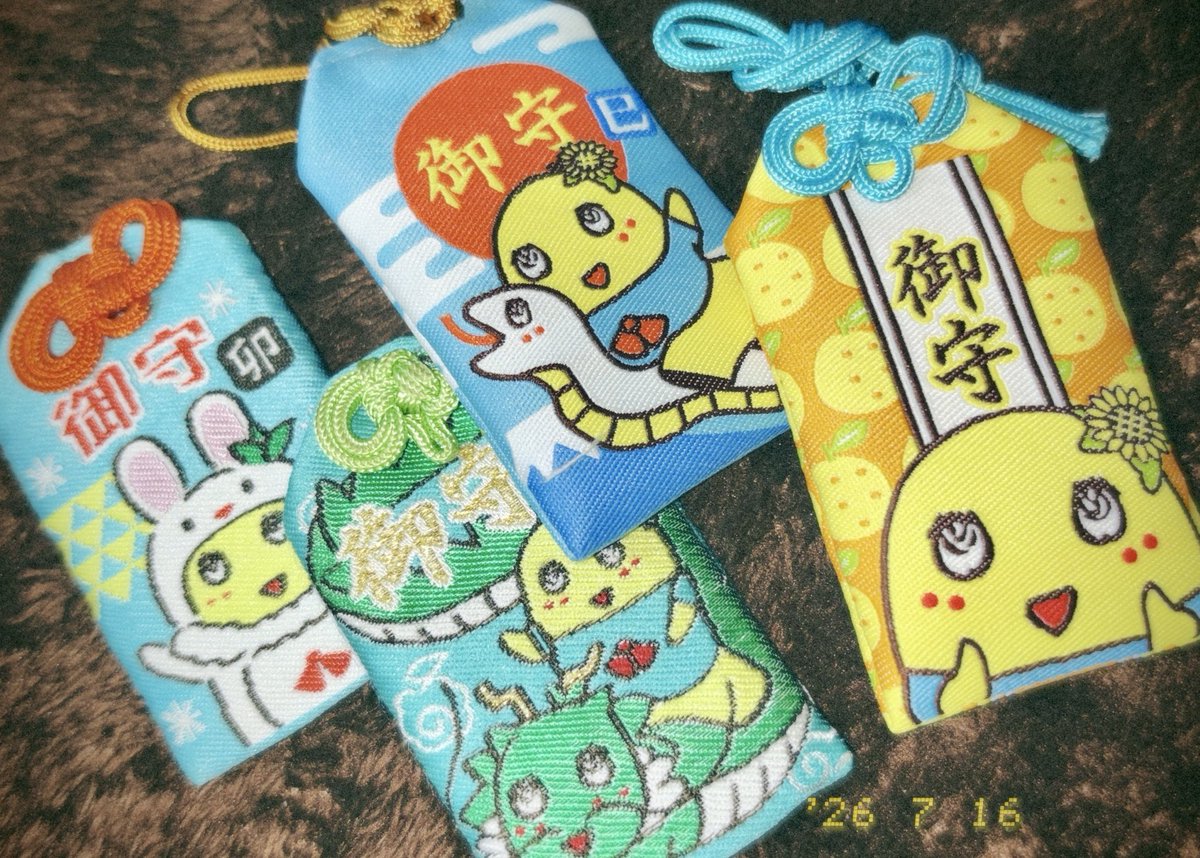spoon_to_ase's tweet photo. ふなっしーも椎間板ヘルニア(本人曰くナシニア)が
重症化して歩けなくなった時期があったんだって
ブロック注射を打ちながら仕事してたらしい
今は完治したのかな 私も良くなる日が来るのかな
あまり関係ないけど 私の歴代お守り可愛いから見て https://t.co/NNXAONJWwn