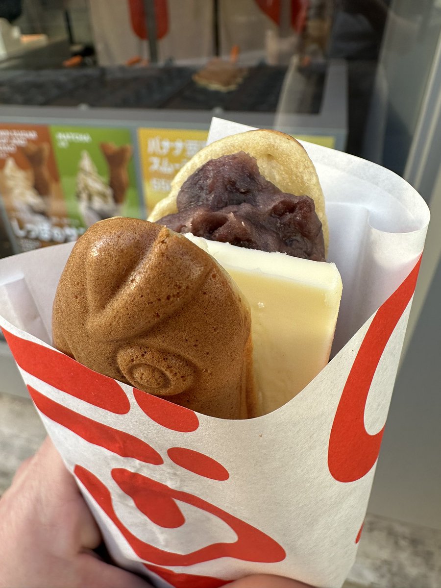 oyoge_roppongi's tweet photo. あっついですね!
こんな日は熱々のあんバターサンドを食べて糖分補給をして乗り切りましょう!
#OYOGE
#たい焼き
#六本木 https://t.co/2Ed4sxiREJ