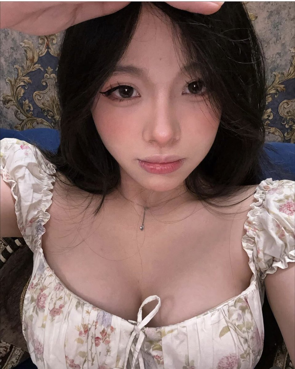 ToanGaiXinh's tweet photo. Hồi xưa ngoan lắm
Giờ thành phò rồi https://t.co/nGnX6RbHDr