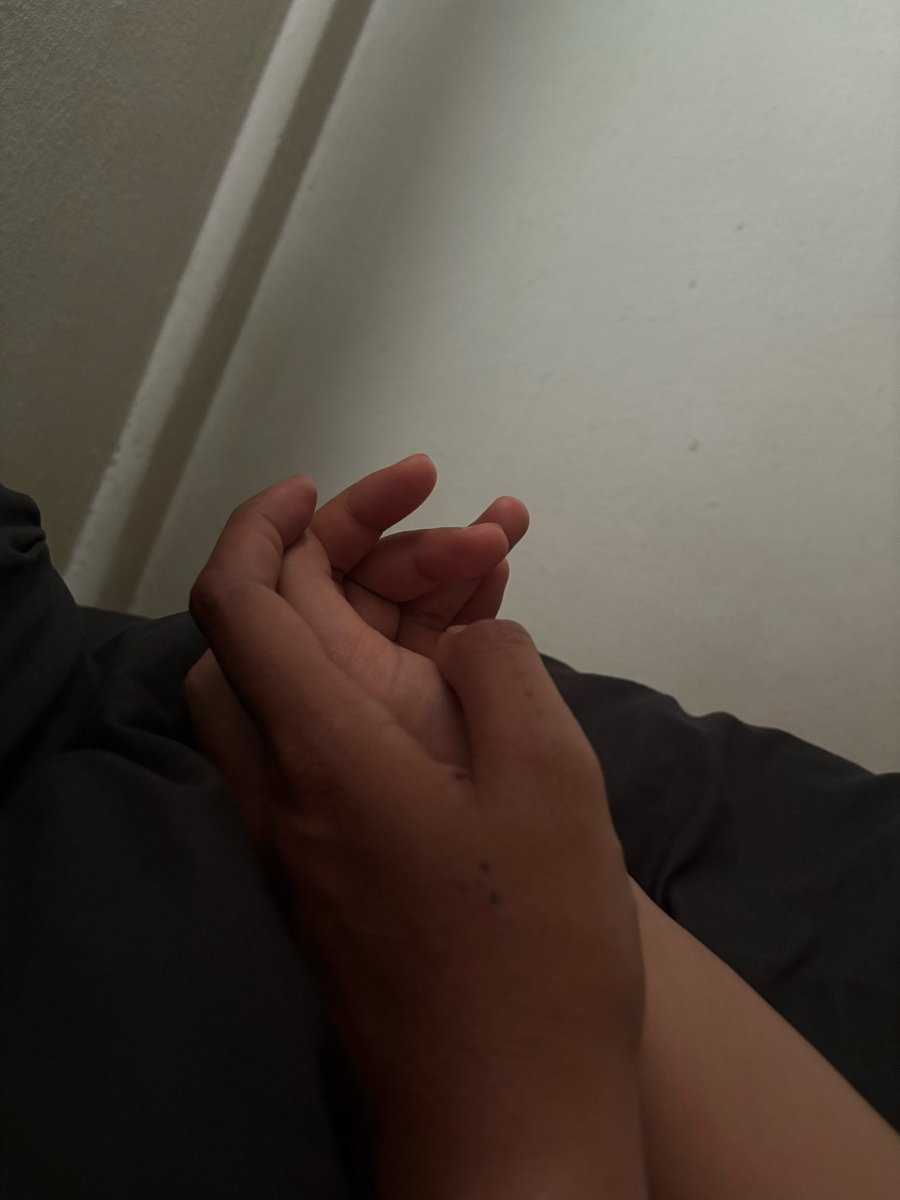 dededehek's tweet photo. I miss you already https://t.co/4sCQZCN9ls