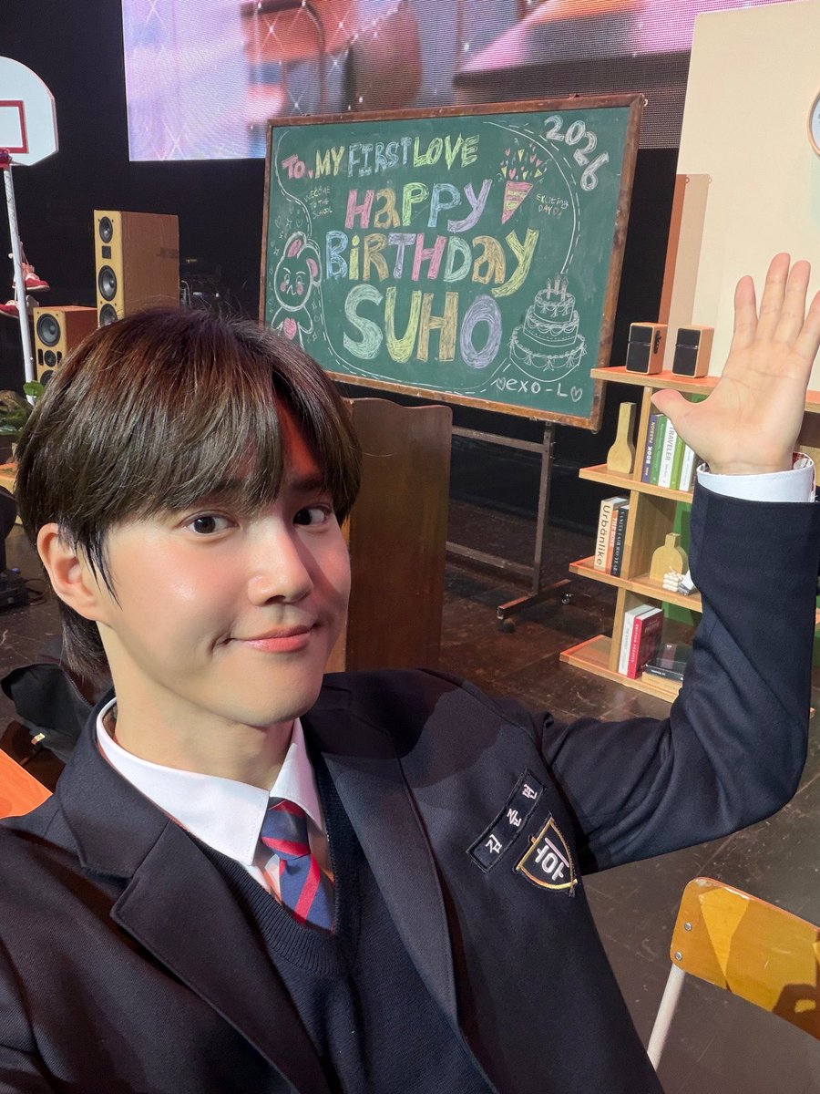 gamsaexo's tweet photo. my favorite current picture of junmyeon. flushed cheeks, damp sideburns, and that soft smile. he looks so unbelievably cute and handsome. one look at this and i remembered he was my first love. 🐰🩷 https://t.co/gMMaGat20I