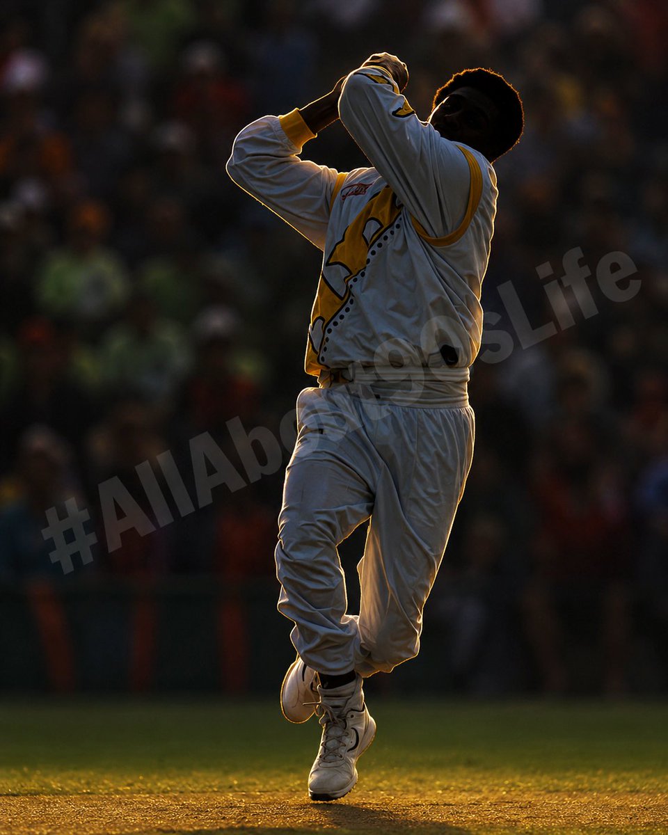 AllAbout90sLife's tweet photo. I just love his bowling action...Know the name? 

#CricketTwitter https://t.co/PzdGAIF3kT
