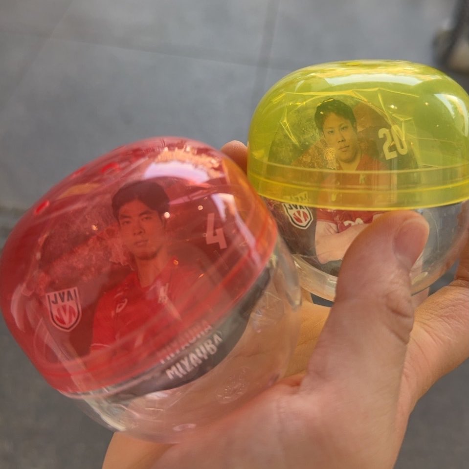 hatarakupyooon's tweet photo. 【交換】
男子バレー VNL ガチャ　日本代表 ガチャガチャ カプセルトイ 缶バッジ アクリルチャーム　アクリルキーホルダー　ネーションズリーグ グッズ　バレーボール

【譲】4宮浦 20山本
【求】 6山内 https://t.co/O3ZsPaQtu2