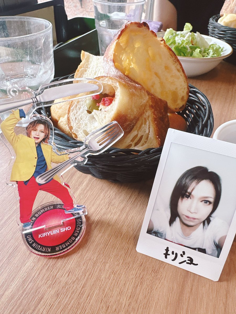 d_tricker's tweet photo. うぱねまサマと、ランチー≡⊂( ^-^)⊃
１月ぶりに遊んだー
めっちゃしゃべった(^-^)
半年も会わないでいたとか、アタイよく生きてたなぁ
パンめっちゃ食べた≡⊂( ^-^)⊃ https://t.co/80w9pM9pcx