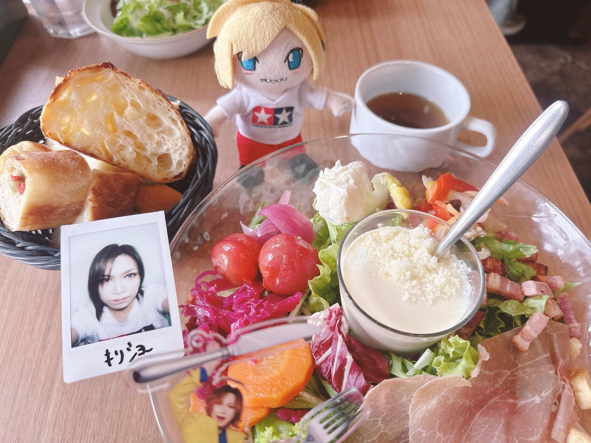 d_tricker's tweet photo. うぱねまサマと、ランチー≡⊂( ^-^)⊃
１月ぶりに遊んだー
めっちゃしゃべった(^-^)
半年も会わないでいたとか、アタイよく生きてたなぁ
パンめっちゃ食べた≡⊂( ^-^)⊃ https://t.co/80w9pM9pcx