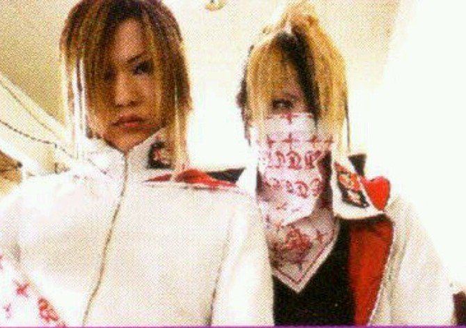 runrun90383301's tweet photo. 💛reita &amp; uruha💜 https://t.co/ZDgYffsId9