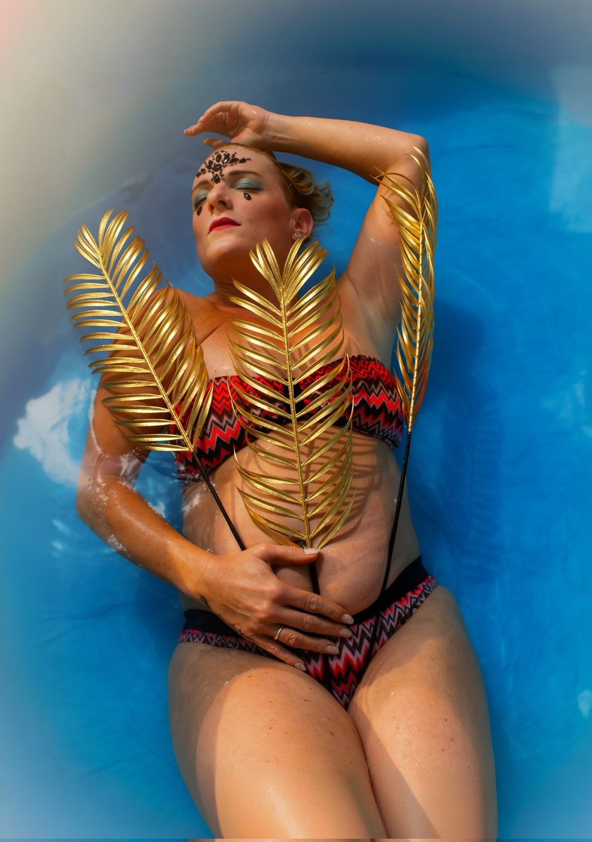 Kylie_Britain's tweet photo. Golden hour....
Image by PGS Photography
#kyliebritain #contentcreator #model #TAOKB #maturemodel #maturewomen #naturalcurves #naturalbeauty #ukmodel #shorthairlove #shorthairgirl #riseandshine #goodmorning https://t.co/vfT0EFI5hO