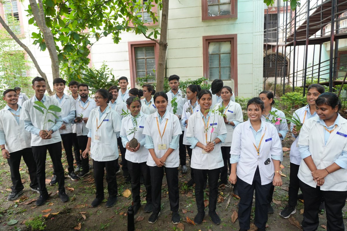 BhabhaUniversty's tweet photo. A Step Towards Green Future  📷  by Faculty of Nursing department, Bhabha university, Bhopal.
#GreenInitiative #gogreen📷 #plantations
#Nursing #Students #Bhabhauniversity #FacultyofNursing https://t.co/DwrUFlKMvj