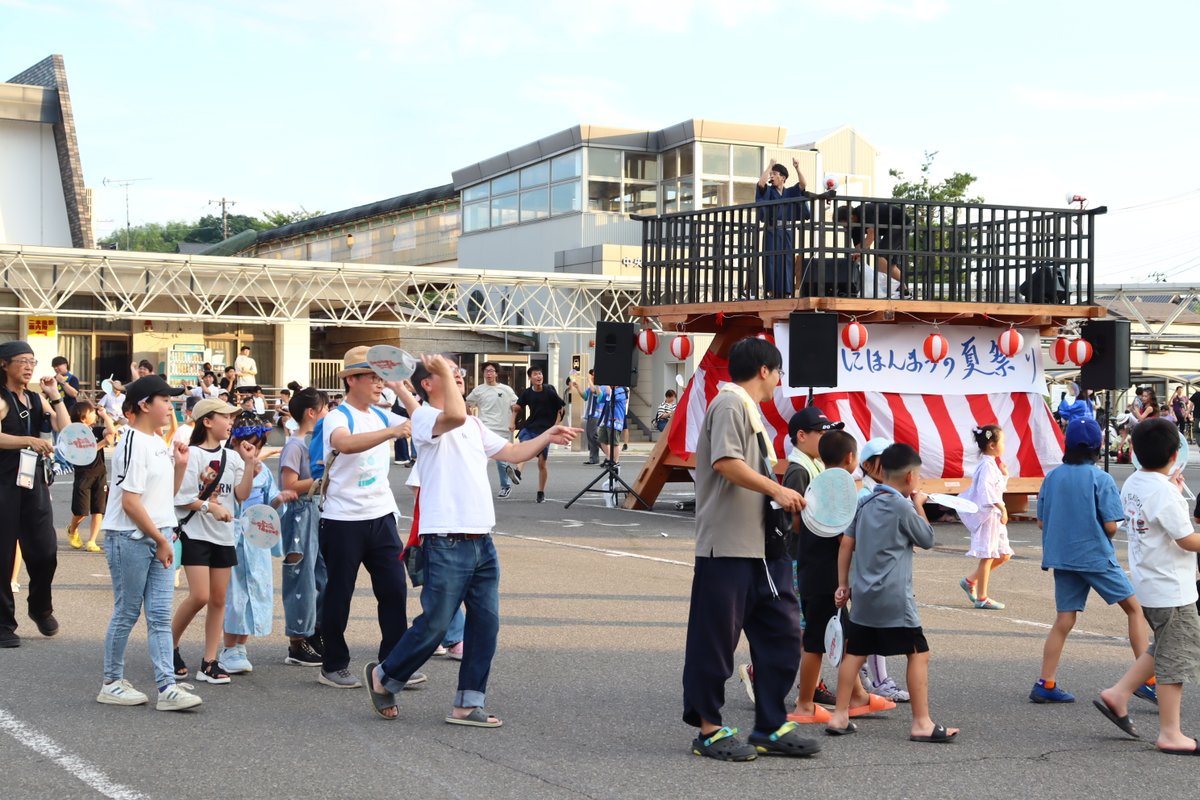 NihonmatsuCity's tweet photo. ◆今年も開催!にほんまつの夏祭り🏮◆
「#にほんまつの夏祭り」!#盆踊り や二本松市出身のシンガーソングライターで、#二本松市観光大使 の　#Annacalla さんをはじめとしたステージ､ゆかたコンテスト､屋台…イベント盛りだくさん♪当日はシャトルバス有り
問:二本松商工会議所青年部 ℡0243(23)3211 https://t.co/5tg7k92QIq