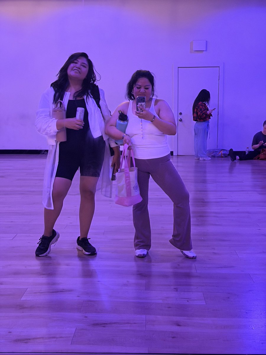 RoseEnriquez's tweet photo. Dance class tonight ππ»
Kennis Groove Class is such a vibe and so much fun to take.
Happy Hump Day π©°
#MovewithRose https://t.co/qFCdsGYvce