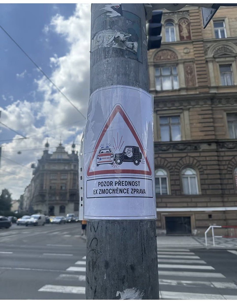 HolkazPrahy tweet media