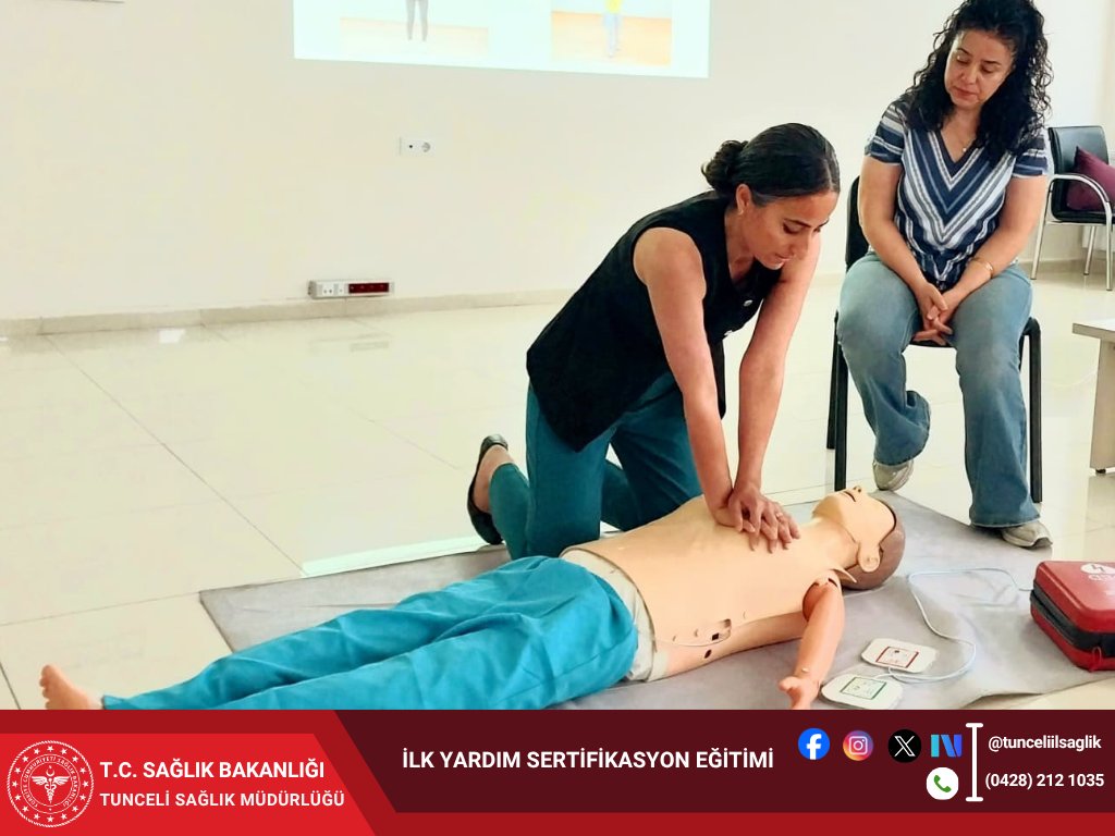 tunceliilsaglik's tweet photo. Acil Çağrı Merkezinde görevli personele yönelik "İlk Yardım Sertifikasyon Eğitimi" tamamlanmıştır.

Eğitim programı kapsamında; temel yaşam desteği, yaralanma, kanama ve ani rahatsızlıklarda olay yerinde yapılabilecek doğru müdahale teknikleri uygulamalı olarak işlenmiştir. Toplumun her kesiminde ilk yardım bilincinin yaygınlaşması, hayati tehlike taşıyan durumlarda bilinçli ve ilk adımların atılabilmesi açısından büyük önem taşımaktadır.
#sağlıklışehirtunceli 
#CanCanaTunceli

@saglikbakanligi 
@acilafetgovtr  
@sbsggm 
@TunceliValiligi 
@Tunceli112ACM 
@drmuhammedduran