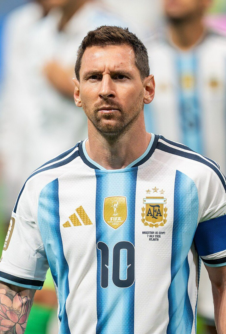 Veeque_Jay's tweet photo. Haters:  "Messi won't survive in the Premier League. He's not the GOAT cuz he hasn't played in the Premier League".

Messi: "Fine. Bring everyone you have in England " https://t.co/LfC9rrYQUc