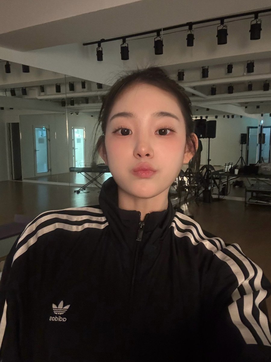 wavvithS24's tweet photo. 내가 아는 숭이 중에서 제일 똘망한 숭이 https://t.co/xZNEKOO1gs