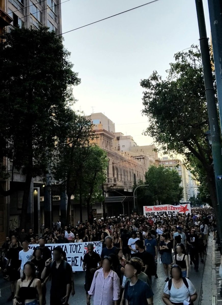 Diarkis_Agonas's tweet photo. 📸 από την πορεία για την δολοφονία 20χρονου που πυροβολήθηκε πισώπλατα από αστυνομικούς της ΟΠΚΕ στο Άργος &amp; την εργοδοτική δολοφονία σε εργοστάσιο στον Ασπρόπυργο 

Η ΟΡΓΗ ΝΑ ΓΙΝΕΙ ΟΡΓΑΝΩΣΗ - ΓΙΑ ΚΑΘΕ ΝΕΚΡΟ ΤΗΣ ΤΑΞΗΣ ΜΑΣ ΘΑ ΠΑΡΟΥΜΕ ΕΚΔΙΚΗΣΗ

#antireport #Αργος_Δολοφονία #Μαρφίν https://t.co/92bkYLagsY