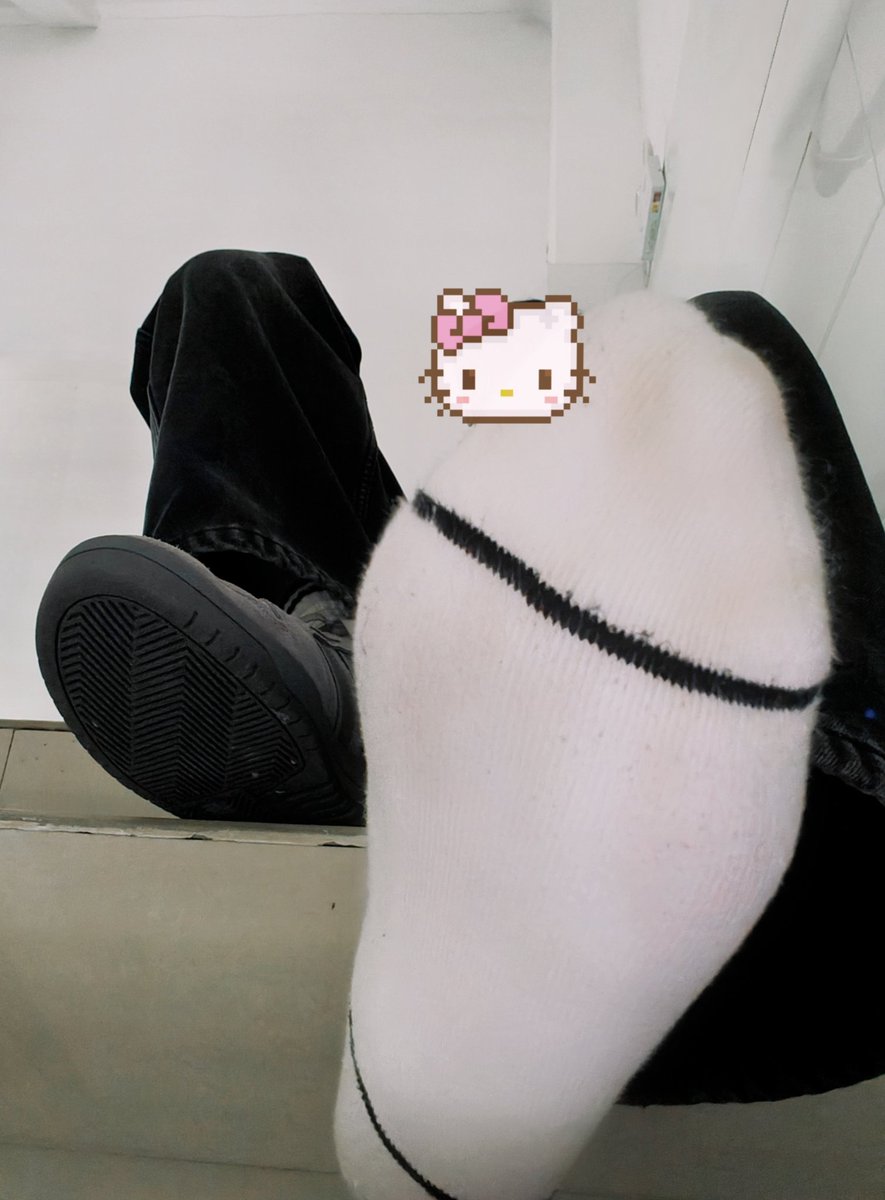 Here1Eden's tweet photo. 和我一起到楼梯口一下，这会儿没人 https://t.co/s1bR4U4Zql