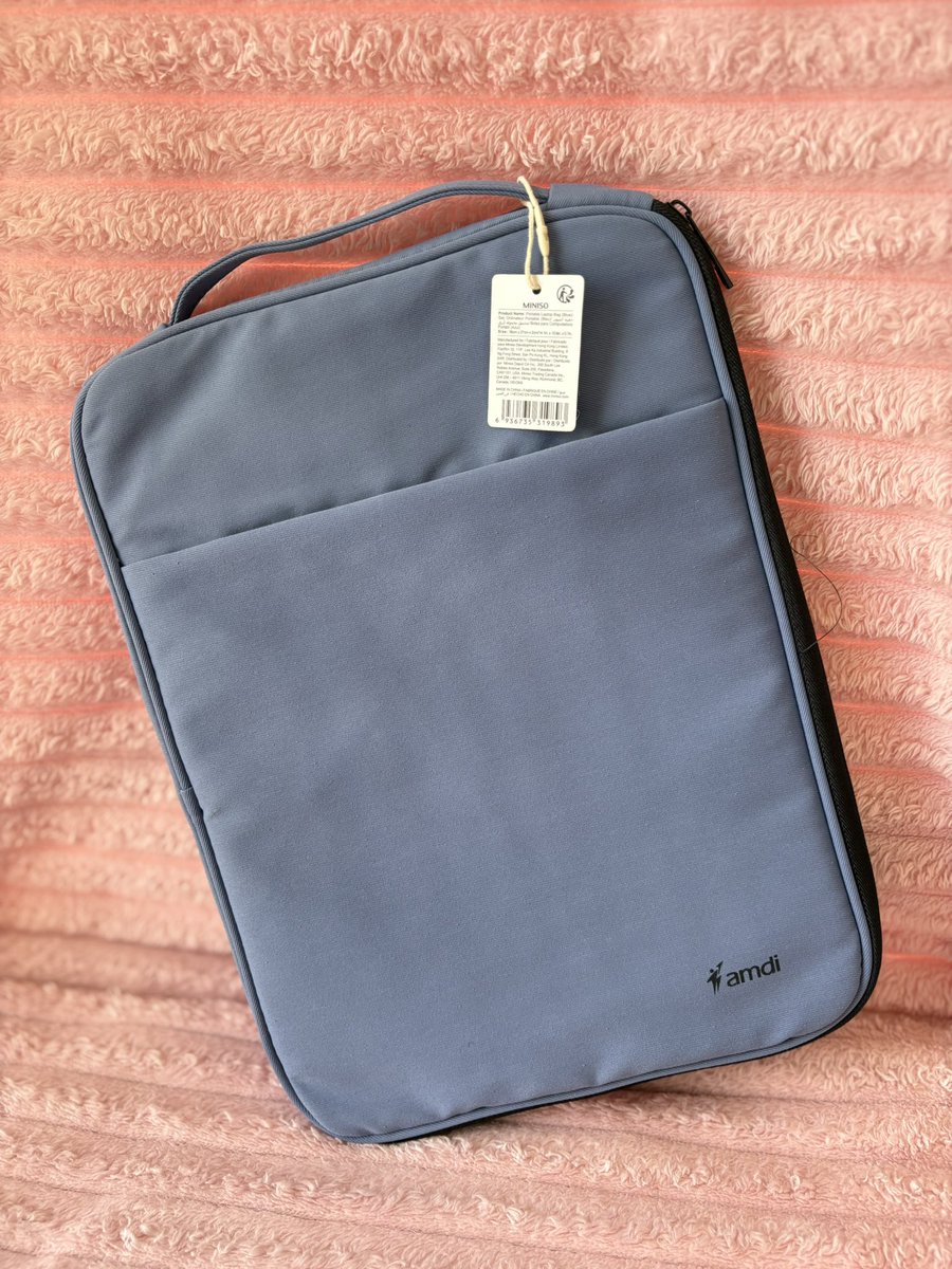 polilii_'s tweet photo. wts preloved lagii, siapa tau ada yang minat, heels dari comfort plus beli di payless baru 2kali pake dan laptop sleeve masih baru

#wts #wtb #preloved https://t.co/CNtAwwUc99