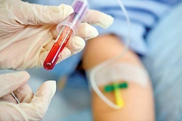 IRANinFRANCE's tweet photo. Selon l'Association iranienne de l'#hémophilie, une cargaison de médicaments offerte par la Fédération mondiale de l'hémophilie n'a pas pu être acheminée vers l'#Iran en raison du refus des autorités #américaines d'accorder les #autorisations nécessaires.tandis qu'un enfant de 3 ans est décédé faute de traitement.
Si les médicaments ne sont pas sanctionnés, pourquoi même les dons humanitaires sont-ils bloqués ?