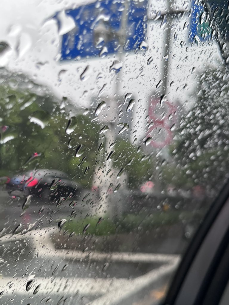 Scottedowag's tweet photo. 深圳 你欢迎我的方式错了！
想起上次来深圳还是去年nkd的预推免 被杰青狠狠拷打和鞭策🥲完全PTSD😇 https://t.co/EhpAr9uuyi