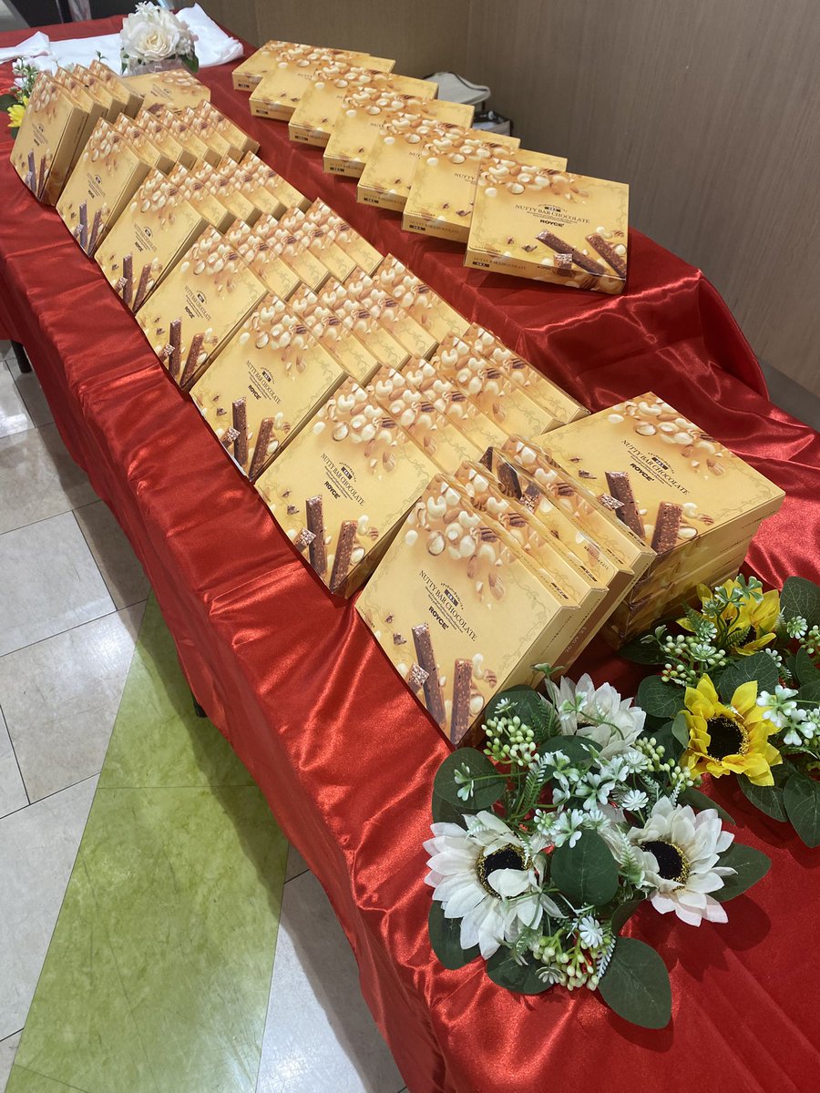 hapicr_345's tweet photo. こんにちは🌞！

本日はロイズのチョコレート販売会🍫
開催します‼️❣️

数に限りがありますので
お早めにお集まりくださいね🤗

よろしくお願いします💕

#pr
#ライブガーデン栃木本店 https://t.co/Ib39pFv0yF