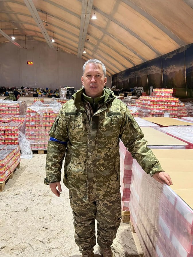 pogrebeckij's tweet photo. На тлі усунення з посади міністра оборони Михайла Федорова подав у відставку заступник командувача Повітряних Сил ЗСУ Павло Єлізаров.

"На жаль, на п'ятий рік війни я написав рапорт про звільнення з ЗСУ. Я вважаю, що усунення М. Федорова — це велике зло для обороноздатності країни. Слава Україні!", — написав він