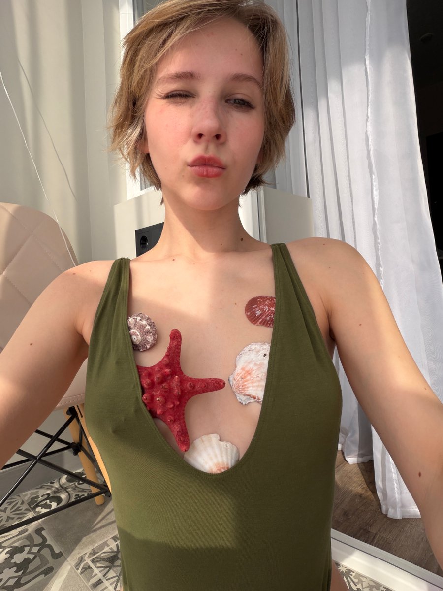 donnaymash's tweet photo. POV: You're relaxing in a dimly lit room, your favorite drink in hand, and suddenly you stumble upon my profile. A secret world of playful teasing and untamed adventures awaits. Ready to dive in? 🍸✨ #OnlyFans #exclusive https://t.co/zCsXTPdwSW