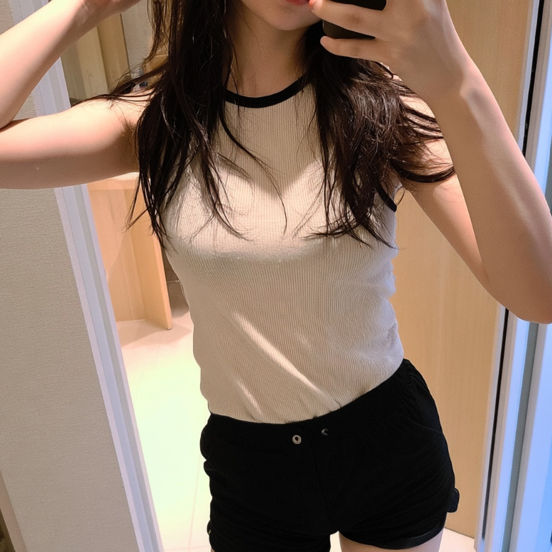 eri_sDM's tweet photo. あんまりくびれない身体で悔しいんだけど…
こんなんでも抱 けるって人DMほしいな🤍 https://t.co/auTybpvKmc