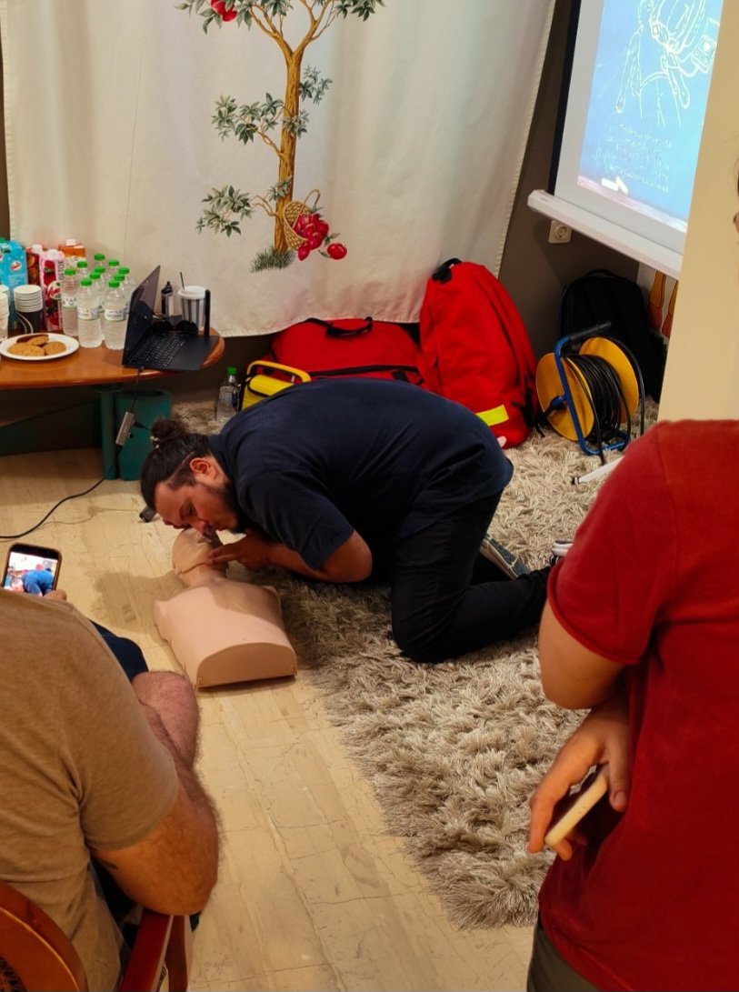 ReliveTraining's tweet photo. 👶 Η ομάδα https://t.co/yZbXHM0v3v. ολοκλήρωσε δύο εκπαιδευτικά προγράμματα Emergency First Aid για νέους γονείς, με τη συμμετοχή 30+ γονέων. Εκπαίδευση σε ΚΑΡΠΑ, πνιγμονή, θέση ασφάλειας &amp; τραυματισμούς ΑΜΣΣ. Η γνώση, η ψυχραιμία και η σωστή αντίδραση σώζουν ζωές. #firstaid https://t.co/BO50nG51wx