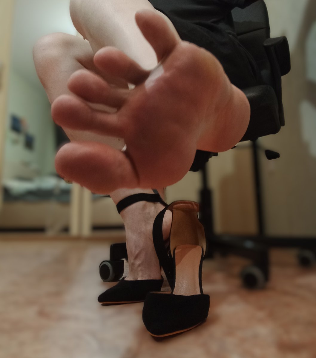 evacestlavie's tweet photo. dislike. unfollow. and do not repost! 

#femboy #feet #soles https://t.co/4NrH6eO6xc