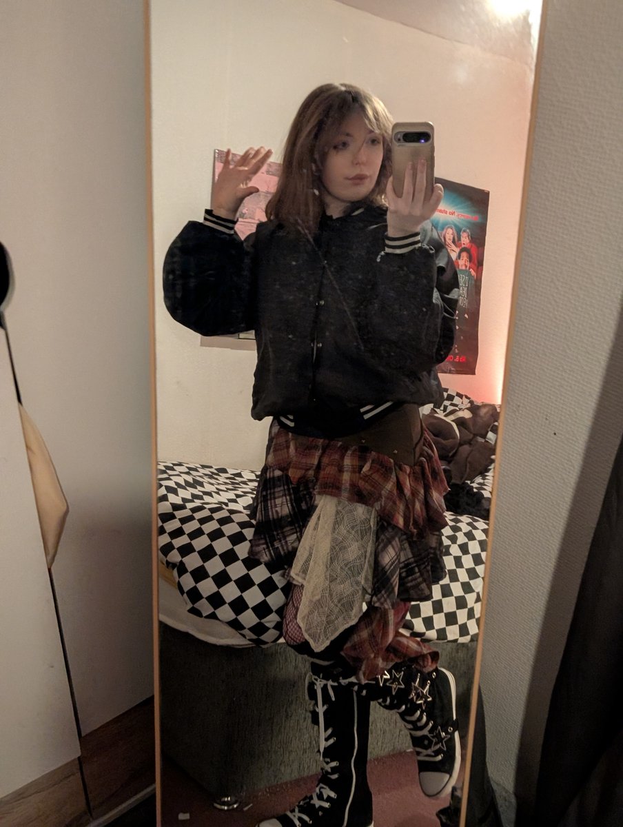 askgu_'s tweet photo. heres more of the skirt!! https://t.co/BgFWUqgmaS