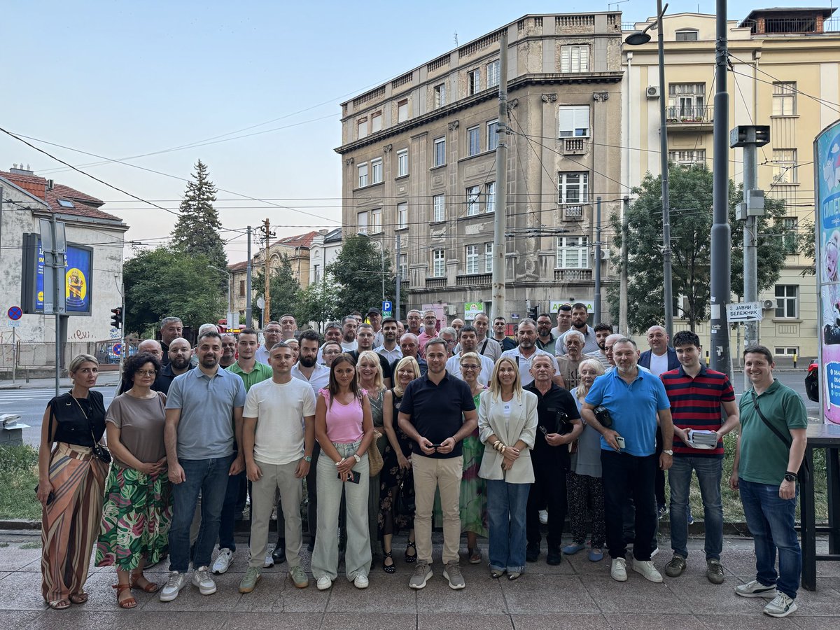 NarodniPokretS's tweet photo. Radni sastanak sa predstavnicima odbora iz Beograda🙌🏻

Razgovarali smo o aktuelnoj političkoj situaciji i planovima za naredni period. https://t.co/qWclHpyIon