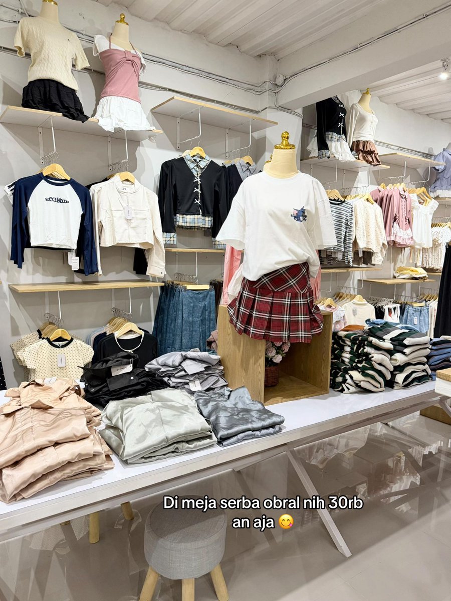 putripalsuu's tweet photo. Pliss... ternyata masih ada hidden gem yang jual outfit cewek lucu-lucu dengan harga semurce ini 🎀✨ https://t.co/DgJ9UM0ieD
