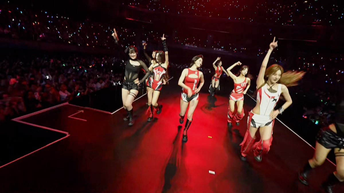 ITZYofficial's tweet photo. ITZY 3RD WORLD TOUR <TUNNEL VISION> in MANILA

ITZY "Kiss &amp; Tell"

FULL CAM VER.
📽️ https://t.co/FI5xMQXS7t

CONCERT CAM VER.
📽️ https://t.co/T0e3n0Jul0

#ITZY #MIDZY @ITZYofficial
#ITZY_TUNNELVISION
#ITZY_TNVS
#ITZY_WORLD_TOUR
#ITZY_KissAndTell https://t.co/dz2LK2N5zZ