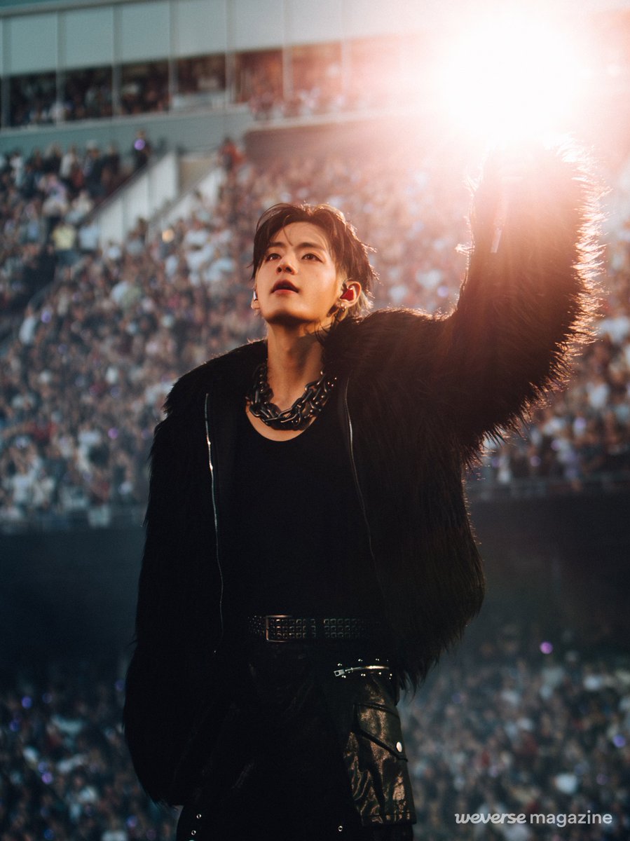 taeguide's tweet photo. [PHOTO] Taehyung via Weverse Magazine https://t.co/uOK1Ysf4b5