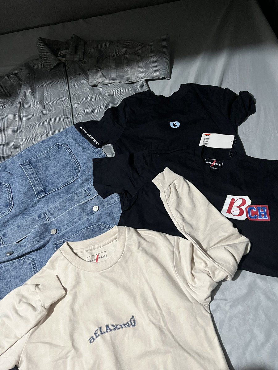 ongandrea_'s tweet photo. thankyou, universe, for making the men’s small size fit me perfectly. 😂 now I’m hoping the small-sized bottoms (pants/shorts) arriving tomorrow fit just as well too. 🫠🤣

some of the pieces below are from soohyun's previous @benchtm collection that I bought last year. 🥹 https://t.co/Nl916lUVKp