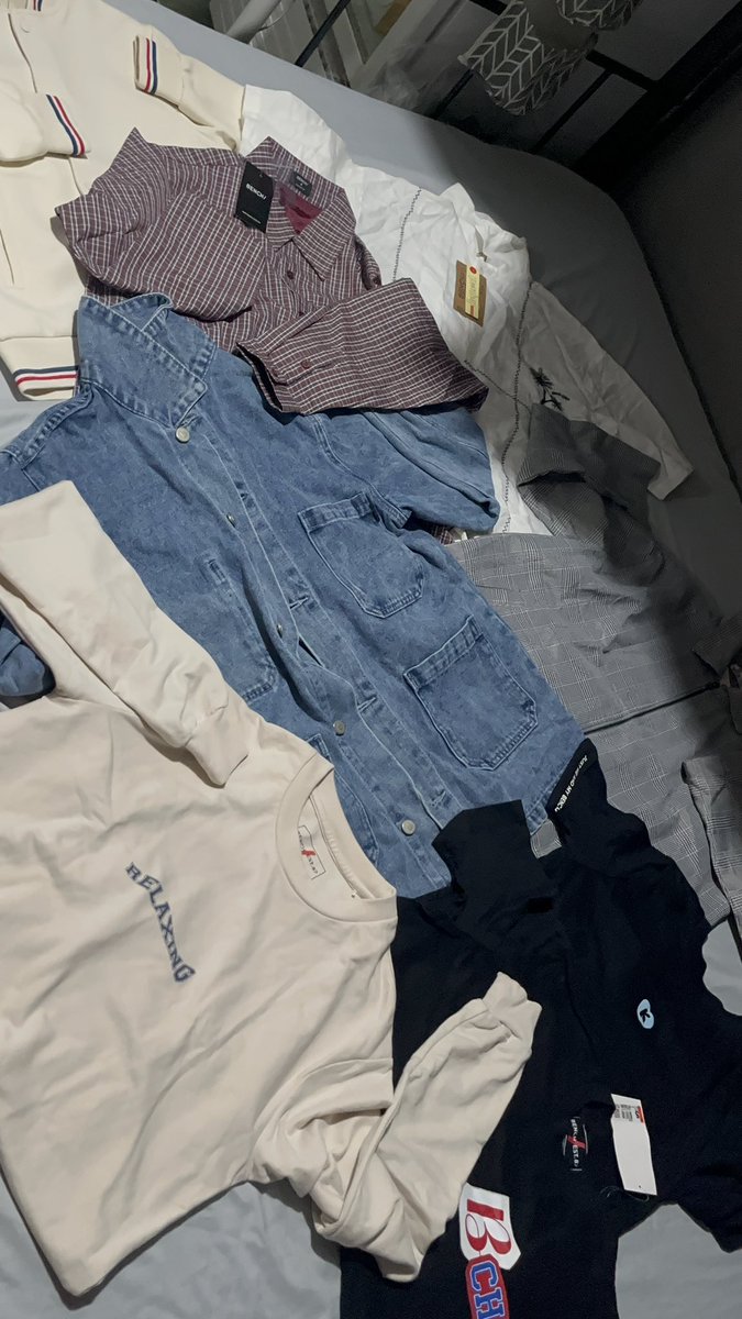 ongandrea_'s tweet photo. thankyou, universe, for making the men’s small size fit me perfectly. 😂 now I’m hoping the small-sized bottoms (pants/shorts) arriving tomorrow fit just as well too. 🫠🤣

some of the pieces below are from soohyun's previous @benchtm collection that I bought last year. 🥹 https://t.co/Nl916lUVKp