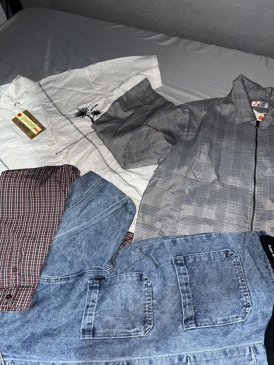 ongandrea_'s tweet photo. thankyou, universe, for making the men’s small size fit me perfectly. 😂 now I’m hoping the small-sized bottoms (pants/shorts) arriving tomorrow fit just as well too. 🫠🤣

some of the pieces below are from soohyun's previous @benchtm collection that I bought last year. 🥹 https://t.co/Nl916lUVKp