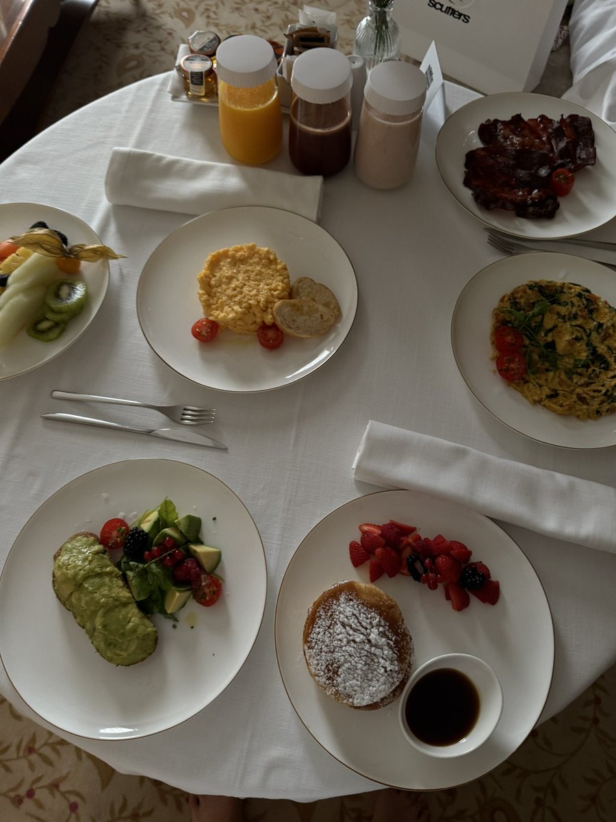 TraderUinsider's tweet photo. Breakfast in Barcelona, spain. https://t.co/sGB0vExU3C