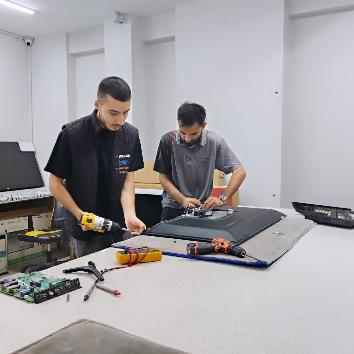 iskurosmaniye's tweet photo. 📌İl Müdürlüğümüz ile Isımak Teknik Servis Hizmetleri Ltd.Şti  arasında Lojistik Elemanı mesleğinde 11 kişilik İşbaşı Eğitim Programı (İEP) başlatılmıştır.

📍Program kapsamında katılımcılar, iş ortamında teorik bilgilerini uygulama fırsatı bulurken mesleki deneyim kazanarak istihdama hazırlanacaktır.