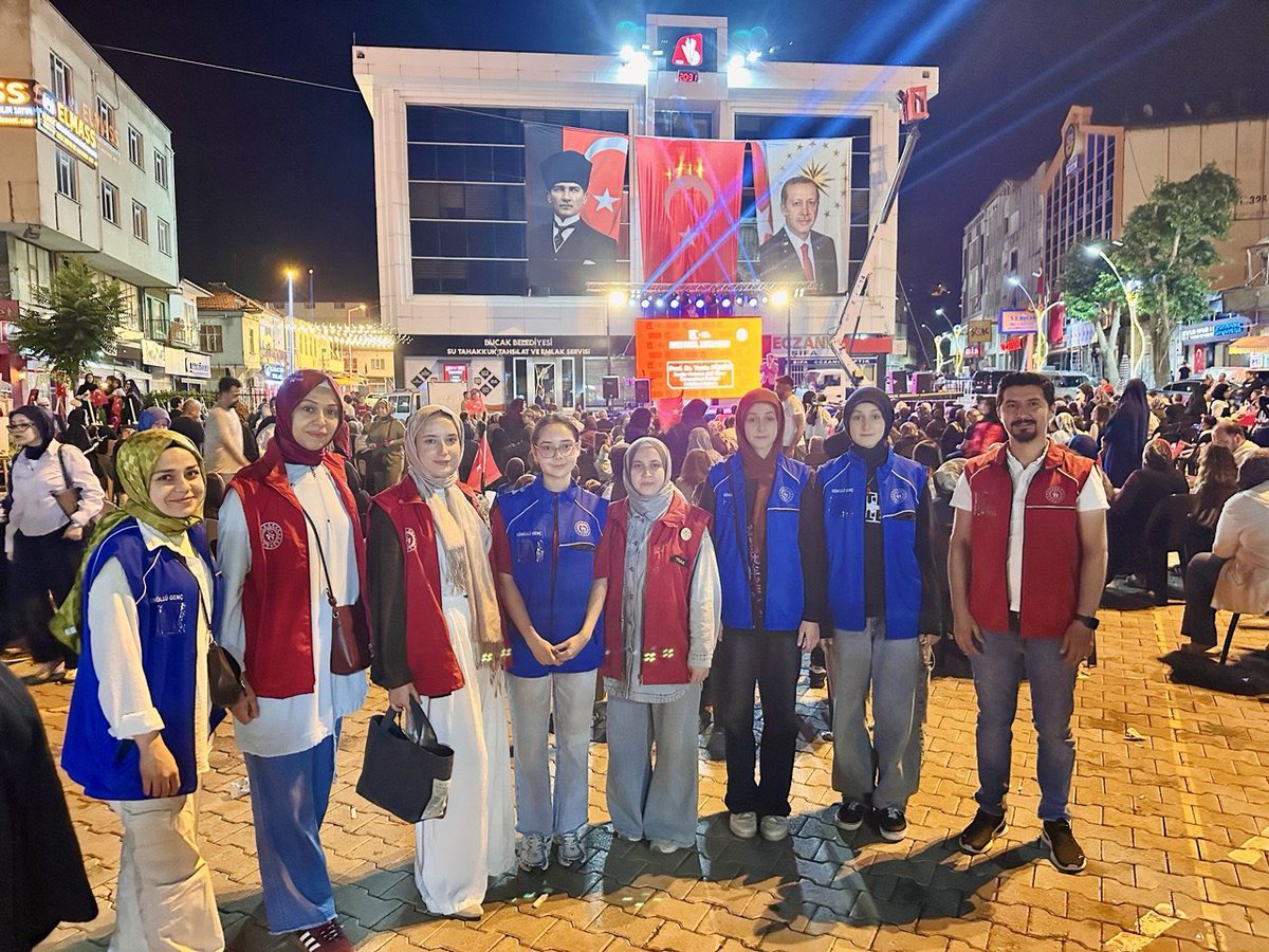 GSB_BucakGM's tweet photo. 🇹🇷15 TEMMUZ DEMOKRASİ NÖBETİ🇹🇷

15 Temmuz Demokrasi ve Millî Birlik Günü kapsamında ilçemizde düzenlenen anma programına katılım sağladık.

Şehitlerimizi rahmet ve minnetle anıyor, gazilerimize şükranlarımızı sunuyoruz.

#İradeBizimZaferBizim
#MilletinZaferi
#15Temmuz https://t.co/UBzYUMpXqy