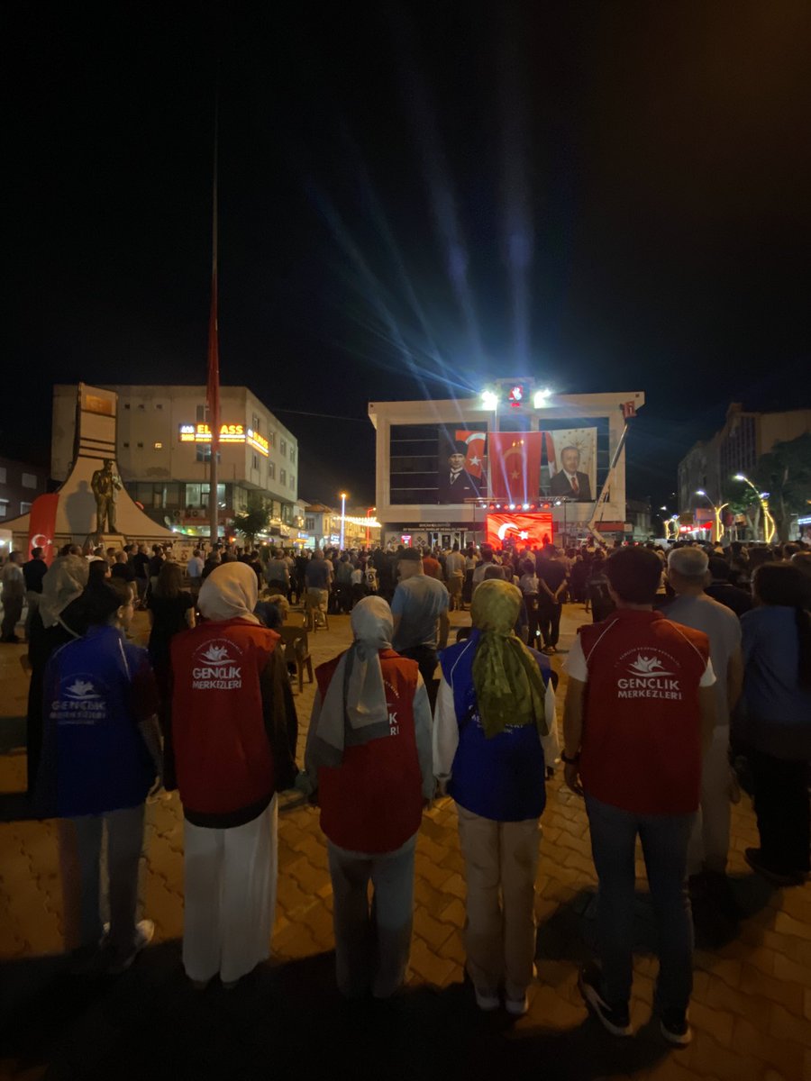 GSB_BucakGM's tweet photo. 🇹🇷15 TEMMUZ DEMOKRASİ NÖBETİ🇹🇷

15 Temmuz Demokrasi ve Millî Birlik Günü kapsamında ilçemizde düzenlenen anma programına katılım sağladık.

Şehitlerimizi rahmet ve minnetle anıyor, gazilerimize şükranlarımızı sunuyoruz.

#İradeBizimZaferBizim
#MilletinZaferi
#15Temmuz https://t.co/UBzYUMpXqy