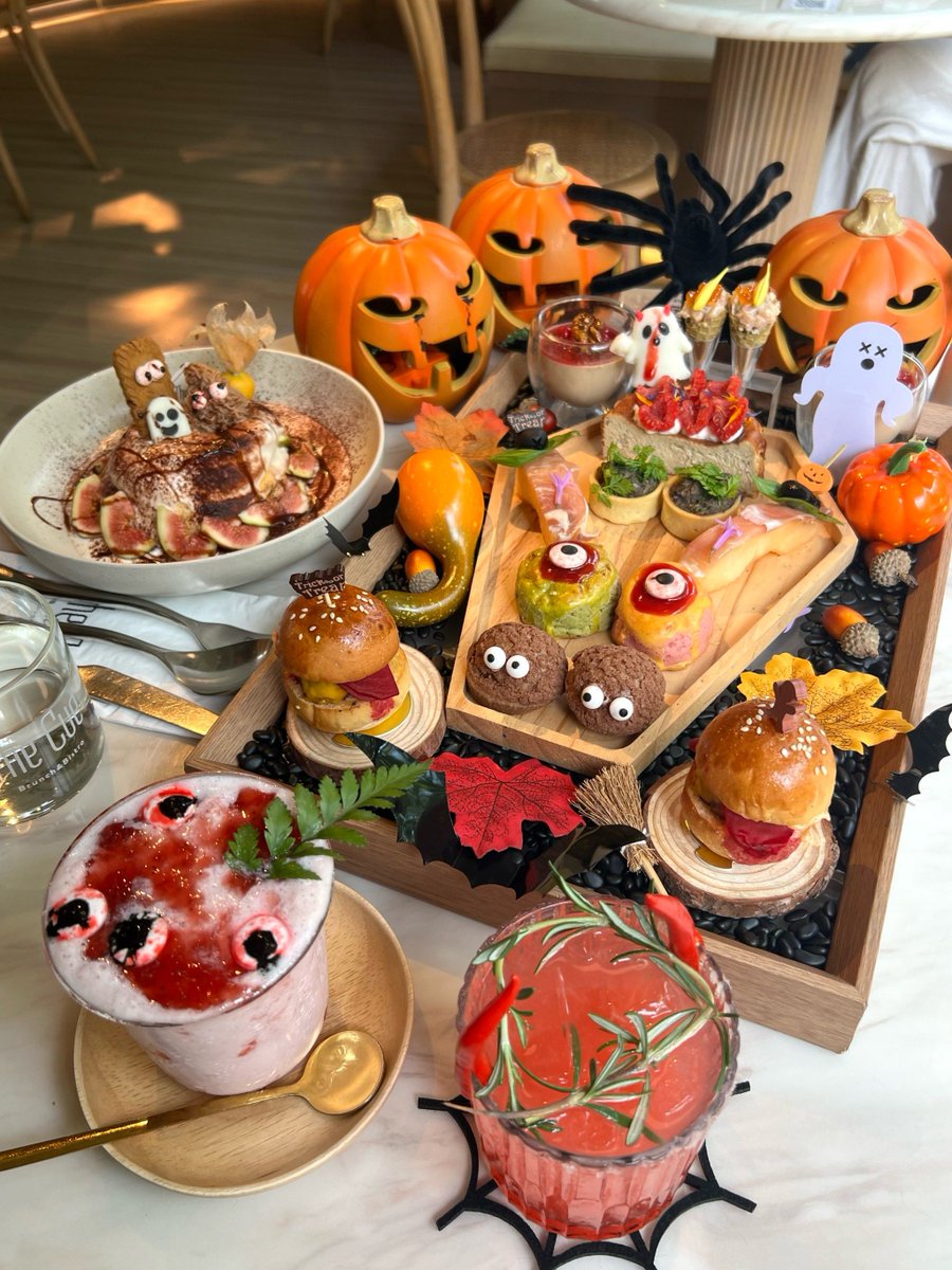 ibonghyeon32624's tweet photo. Spooky Halloween feast alert! Crispy pumpkin tempura, haunted apple cider braised ribs u0026 haunted mansion chocolate cake—limited for this weekend only!  Tag your feast buddy! https://t.co/Dgjj1nbFAX
