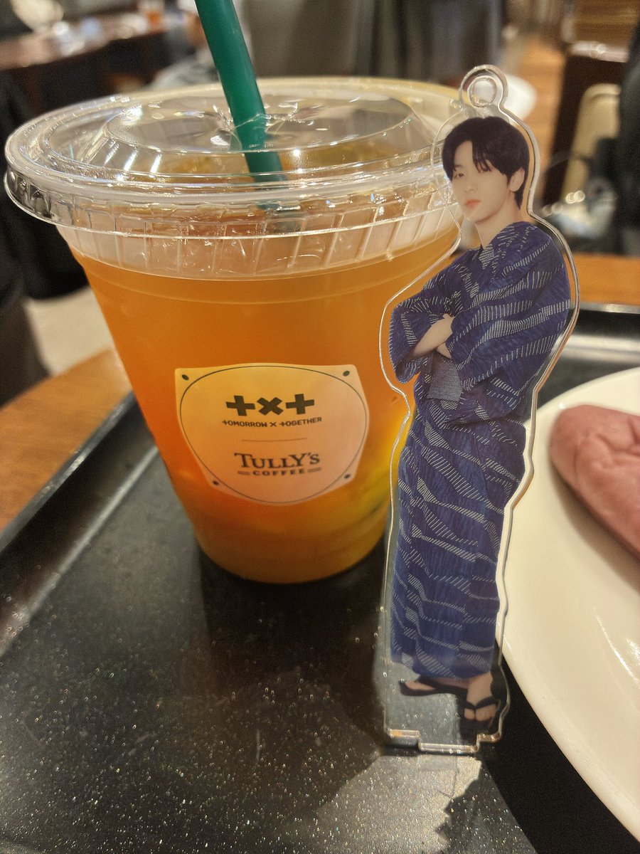kanimiso_fa's tweet photo. さつまいもパンあっためてくれる時、「袋はいりますか…？」って聞いてくれたTULLY'Sの店員さん、優しい、ありがとう https://t.co/AvhX6Yuv3m