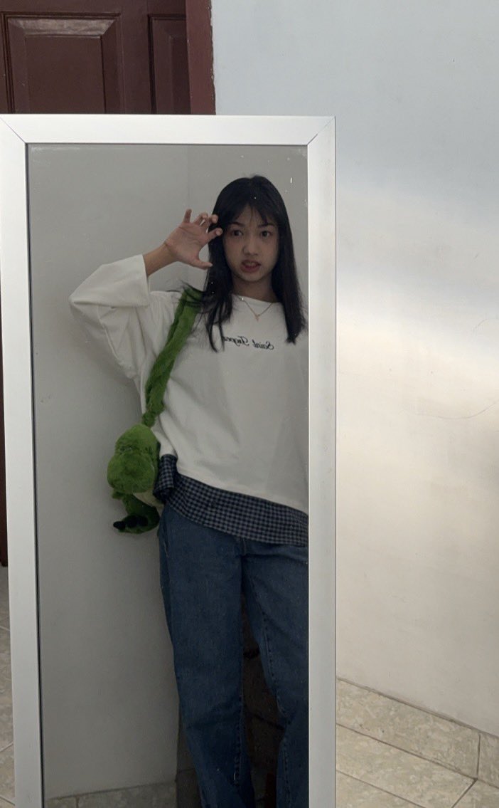 Ekin_JKT48's tweet photo. masa aku ke mall pake outfit ini gaboleh masuk katanya gaboleh bawa hewan peliharaan 😞😞😞😞😞 https://t.co/8znzvsOPqU