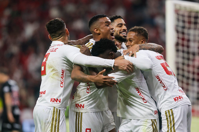 QGdoInter's tweet photo. VOCÊ SABIA? O Internacional não perde uma partida há 46 dias!

A última derrota foi no dia 31/05, contra o RB Bragantino.

ROLO COMPRESSOR! 🔥🔥🔥

📸 | Ricardo Duarte/Inter