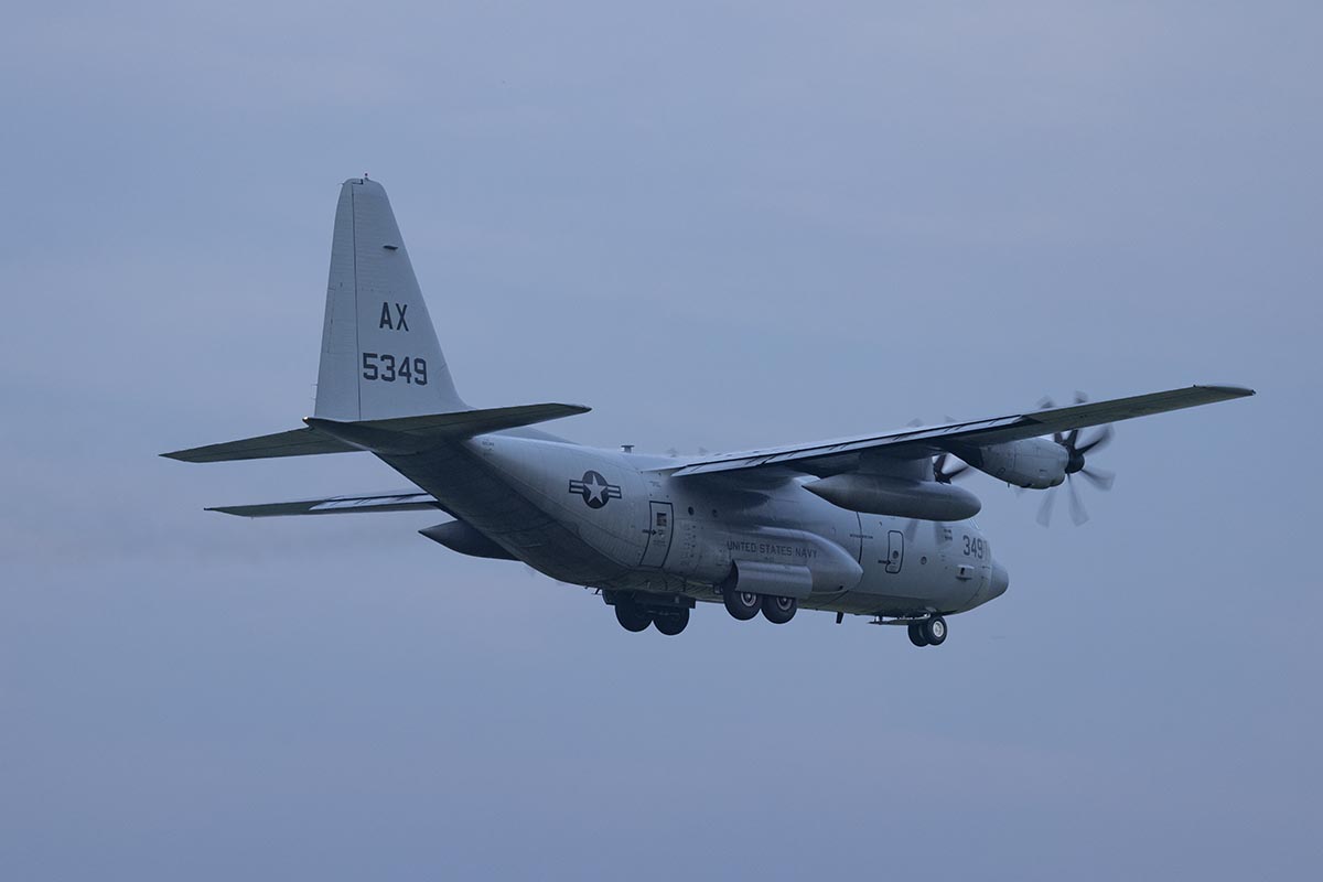 enoshima_ss's tweet photo. 2026.07.15   暑くバテ気味の一日
早朝のP-1
16時頃のC-130R  9654
日没前のC-130T   165349
#厚木基地 https://t.co/R5Nrvnz6hv
