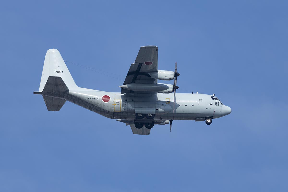 enoshima_ss's tweet photo. 2026.07.15   暑くバテ気味の一日
早朝のP-1
16時頃のC-130R  9654
日没前のC-130T   165349
#厚木基地 https://t.co/R5Nrvnz6hv