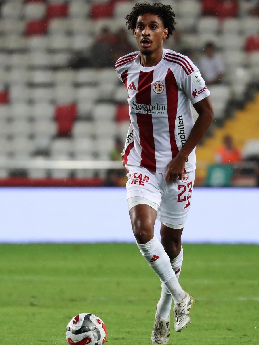 ajansspor's tweet photo. 🎯 Ajansspor Özel 🎯

Portsmouth, Antalyaspor'dan Jesper Ceesay'in transferinde önemli mesafe katetti.

🤝 Ceesay için gelen 1 milyon Euro'luk teklifin ardından taraflar büyük ölçüde anlaşmaya vardı. @kry_zaragoza https://t.co/rscmuvBdz6