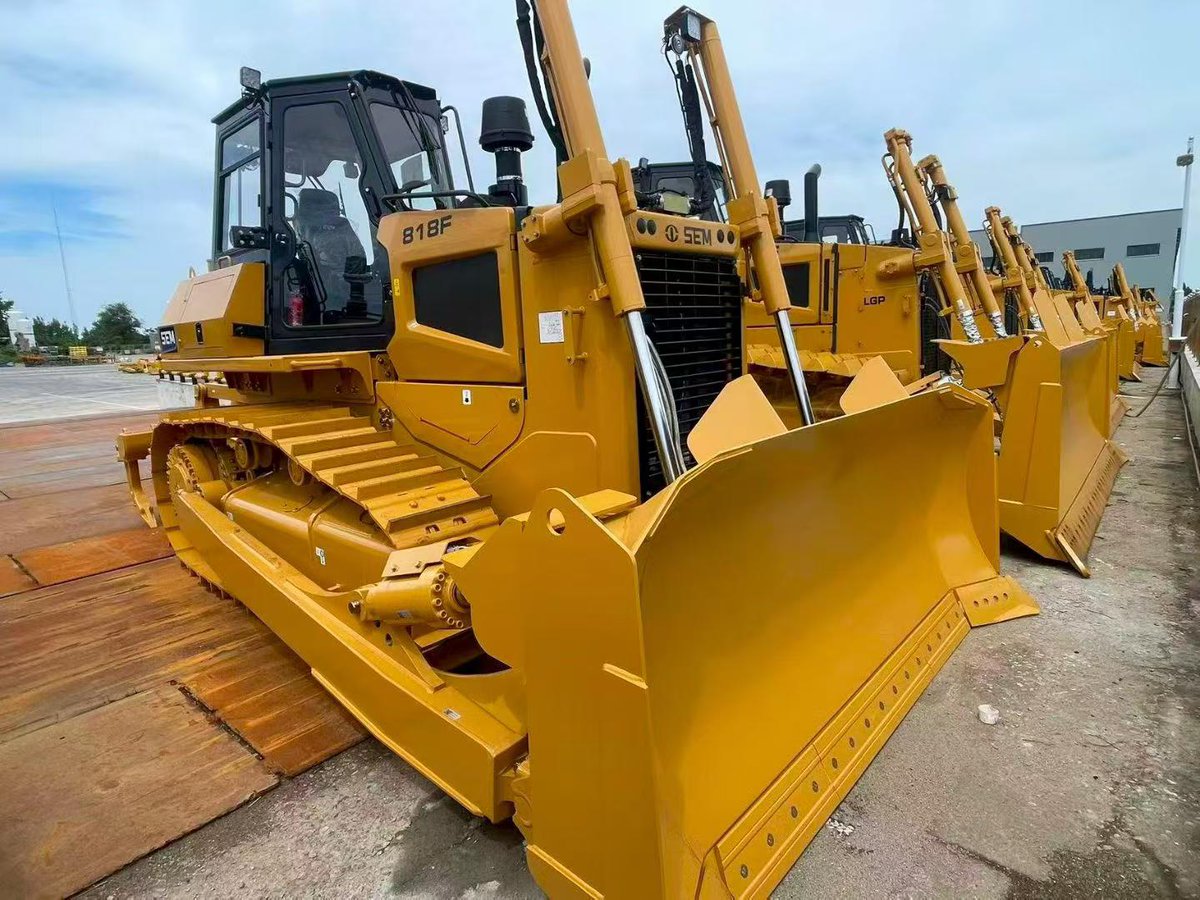 CamelliaYuan7's tweet photo. @komatco SEM 818F & 824F Bulldozer both in Stock💥💥
Feel free to inquire anytime🤝
📱Mobile/WAP: 86 19522374921
Email: camellia@komatco.com
#SEMBRAND #180HP #240HP #SEM818F #SEM824F #STOCKMACHINE #BULLDOZER #SEMBULLDOZER https://t.co/yD3XWvrmQe